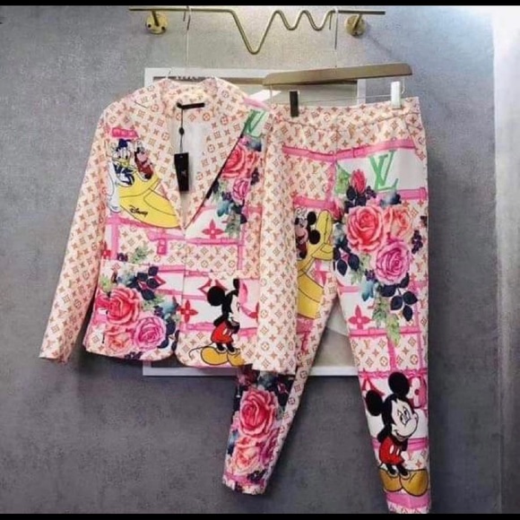 Business Suit - Picture 2 of 7